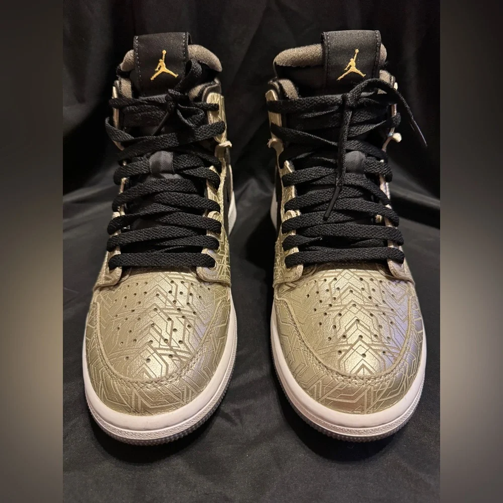 Air Jordan 1 Zoom CMFT Laser Gold and Black Sneakers Size 7 Women 8.5 Unisex - Picture 2 of 16